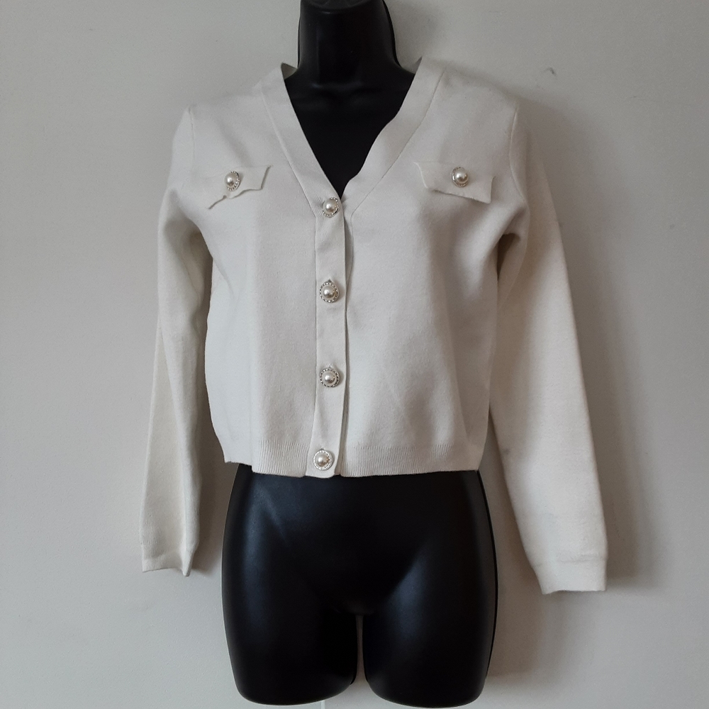 Chic Carmen Marc Valvo White V-Neck Cardigan with Large Pearl Buttons NWT